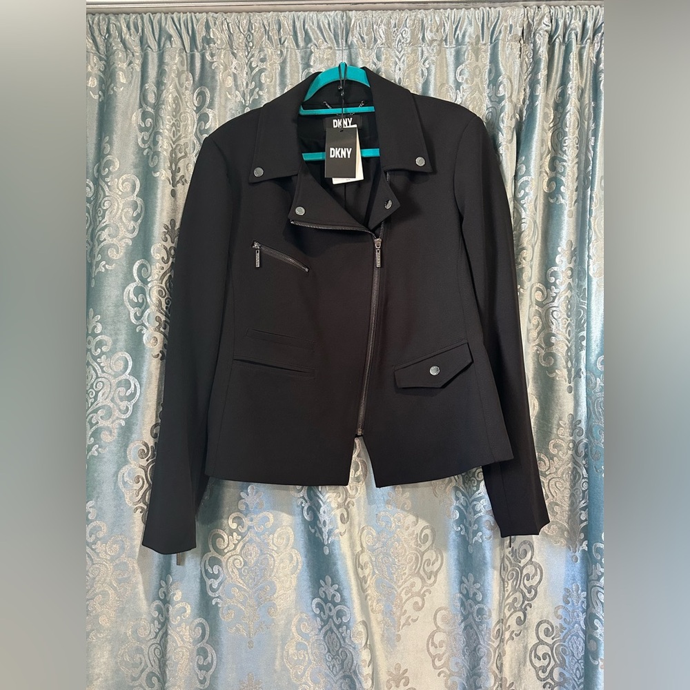 Women's Solid Zip-Front Notched-Collar Moto Blazer

NOT USED